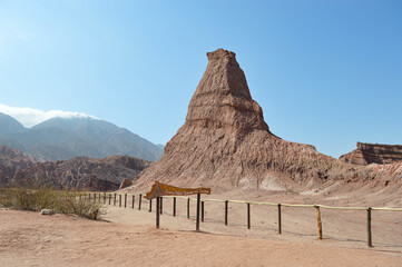 Montaña con forma del obelisco