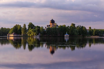 Fototapeta na wymiar Church on the lake. Vvedensky Monastery. Pokrov. Vladimir region. Russia