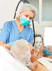 Obraz premium Plastic surgeon preparing for operation on woman face. High quality photo