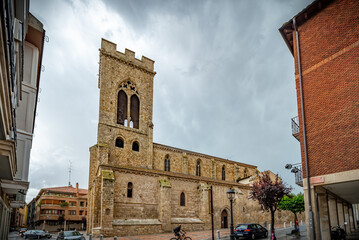 Fototapeta na wymiar iglesia gótica de San Miguel en Palencia Castilla España