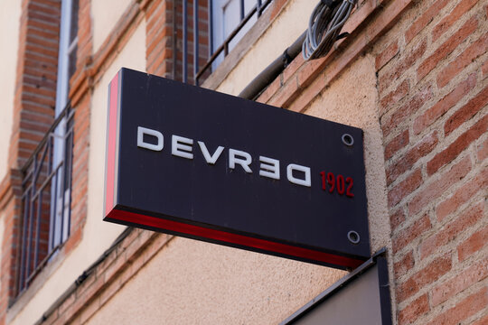 รูปภาพDevre เลือกดูภาพถ่ายสต็อก เวกเตอร์ และวิดีโอ137 Adobe Stock