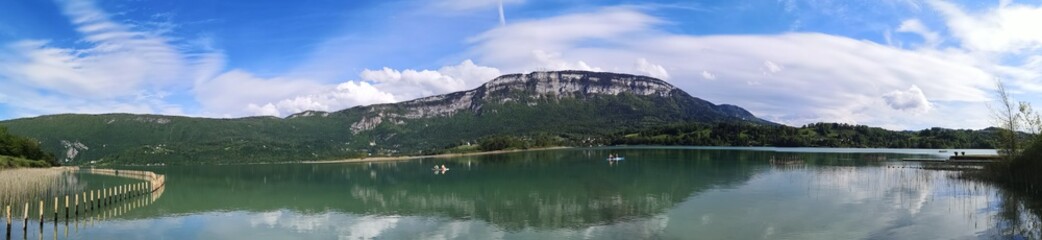 Fototapeta na wymiar lac d' aiguebelette - savoie