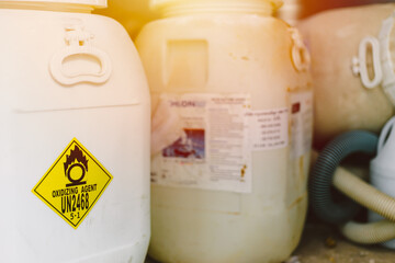 Dangerous chemical Oxidizing agent UN2468 Trichloroisocyanuric acid or Chlorine tank for pool...