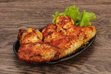 Roasted chicken wings with spices