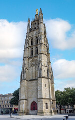 Fototapeta na wymiar Tour Pey-Berland belltower of St. Andrew's Cathedral, Bordeaux, France