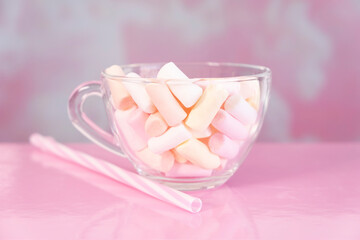 Fototapeta na wymiar Marshmallows in a mug On a bright pink background