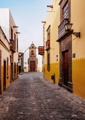 View over Calle Colon towards San Antonio Abad Church, Las Palmas de Gran Canaria, Gran Canaria, Canary Islands, Spain