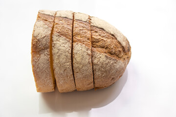 ライ麦粉をふりかけた、カット後のフランスパン