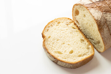 ライ麦粉をふりかけた、カット後のフランスパン