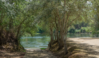 R&iacute;o Ebro a su paso por la bonita localidad de Vinebre