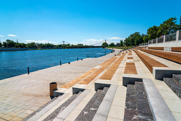 Obraz premium Embankment Penza city. Day light landscape. Sura river embankment summer view.