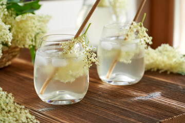 Elderflower lemonade with fresh elder flowers and zero waste paper straws - obrazy, fototapety, plakaty