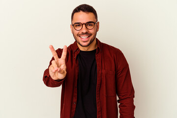 Fototapeta premium Young caucasian man isolated on white background showing number two with fingers.