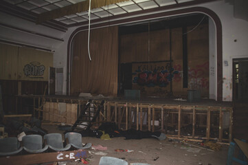 Obraz na płótnie Canvas old abandoned building