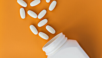 close-up of magnesium pills on yellow background. mental wellbeing and personal health concept - obrazy, fototapety, plakaty