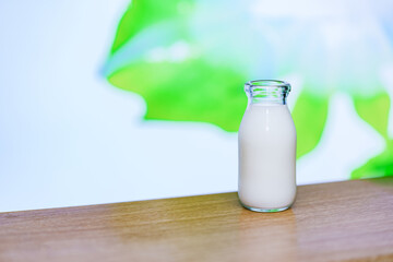 牛乳　ミルク　【 高原 の 朝 イメージ 】
