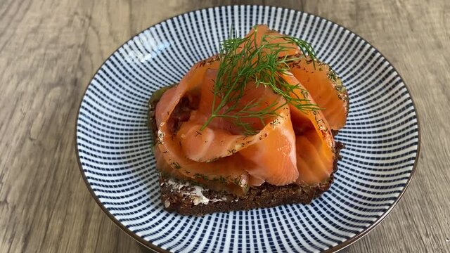 Tartine su&eacute;doise au saumon