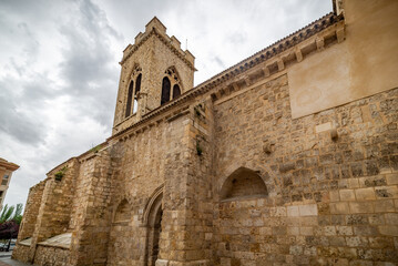 Fototapeta na wymiar iglesia gótica de San Miguel en Palencia Castilla España