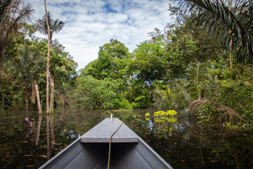 Barco no rio Amazonas