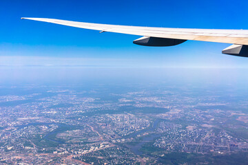 Fototapeta na wymiar Wing of an airplane in the sky.