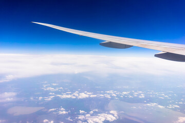 Fototapeta na wymiar Wing of an airplane in the sky.