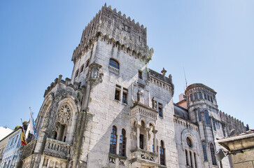 Fototapeta na wymiar Hermoso e histórico edificio del concello de Porriño, Galicia, España