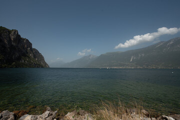 Cielo limpido, al lago 