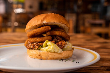 Hamburguesa con onion rings