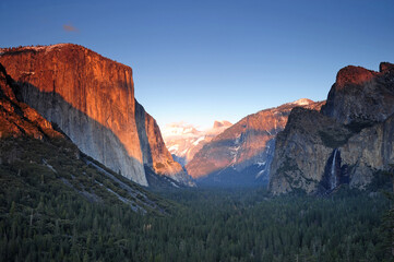 yosemite at sunset