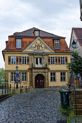 Fototapeta na wymiar Historisches Haus mit Wappen