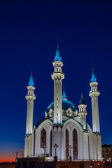 Plakat View of the mosque Kul Sharif in Kazan at sunrise.