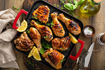 Grilled chicken thighs and drumsticks with honey glaze - obrazy, fototapety, plakaty