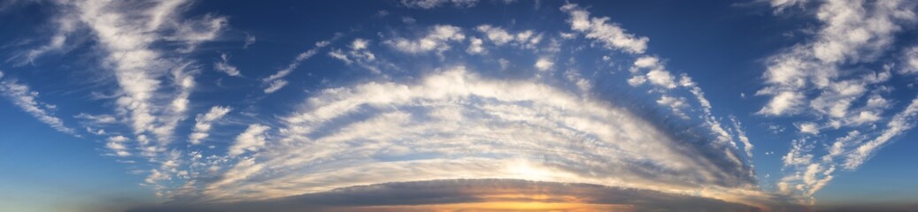 Obraz premium Beautiful Panoramic View of colorful cloudscape during dramatic sunset. Taken in White Rock, Vancouver, British Columbia, Canada.