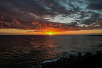 Fototapeta na wymiar Sun Setting on the Ocean in Kailua Kona 