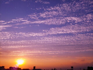 雨上がりの空と街並み
