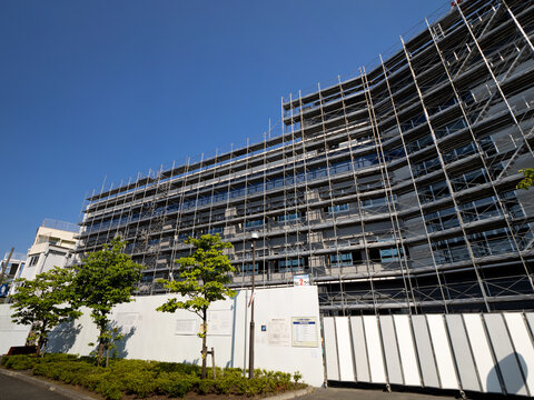 小学校の校舎建設工事現場