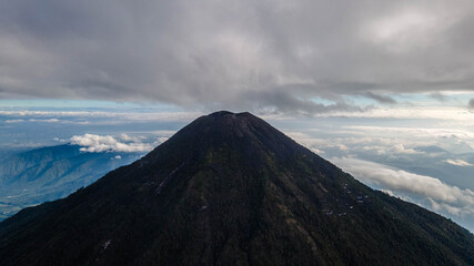 Volcan de fuego, explosion crat&egrave;re de feu