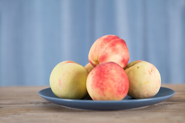 A plate of fresh peaches