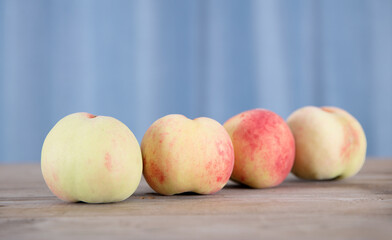 A row of peaches on the table
