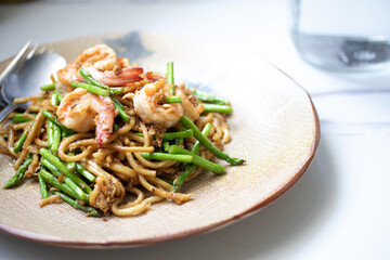Fried Hokkien Noodles with Asparagus and Shrimp