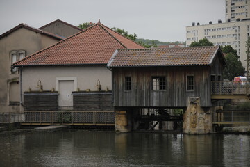Fototapeta na wymiar A riverhouse in Metz, France