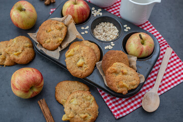 Crunchy sweet apple oat cookies 