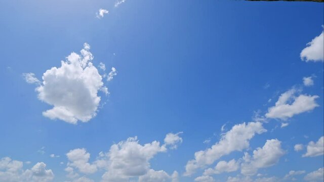 4K Time lapse white cloud moving on blue sky
