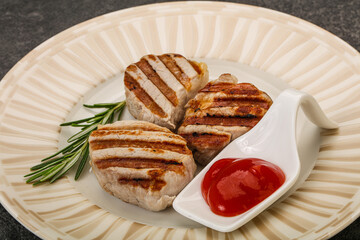 Grilled pork medallion with sauce