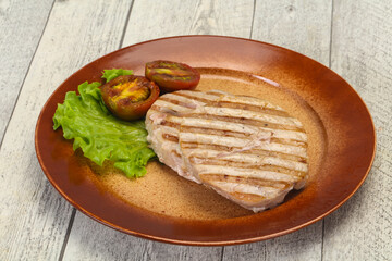 Grilled tuna steak with kumato