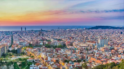 Foto op Canvas Barcelona Spanje, hoge hoekmening panorama zonsopgang stad skyline van Bunkers del Carmel © Noppasinw