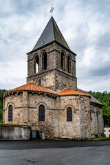 Fototapeta na wymiar église Saint-Léger de Montfermy