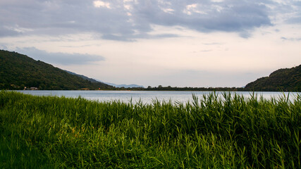Fototapeta na wymiar Lago di Mergozzo fotografato dall'omonimo comune al calare della sera.