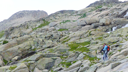 Ascensión al pico de Aneto por corona pasando por los ibones y dirección al paso de corona y al...