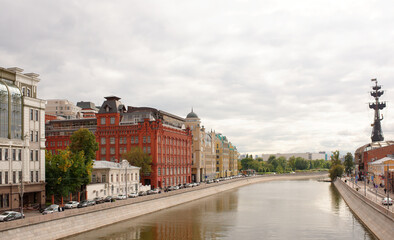  View of the Bolotnaya and Yakimanskaya embankments